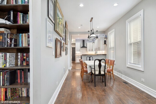 Building Photo - 456 W 44th St