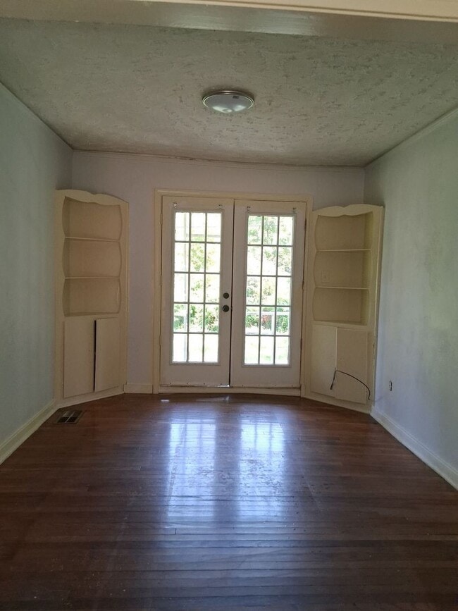 Building Photo - 4834 Maplewood Dr