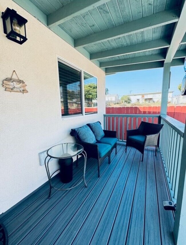 Building Photo - Coastal Luxury Living – Fully Furnished Ho...