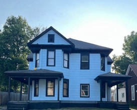 Building Photo - 623 S 8th St