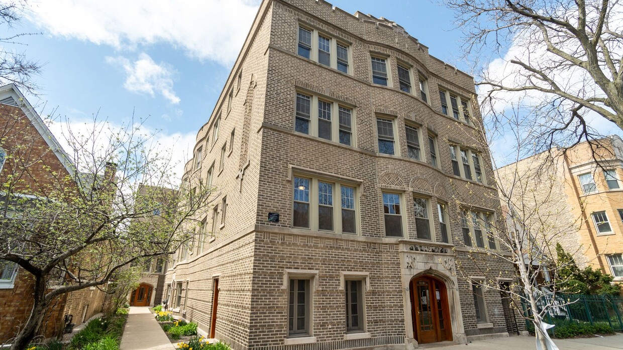 Primary Photo - Spacious 1 BR - New Renovation Near the La...
