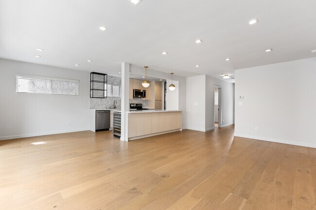 Foto del edificio - 938 N Croft Ave