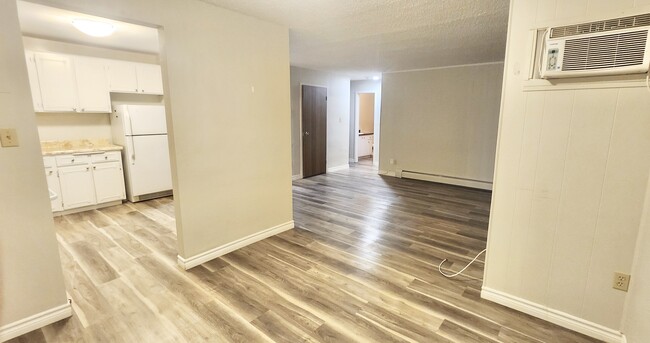 Building Photo - 145 Kemp Cres