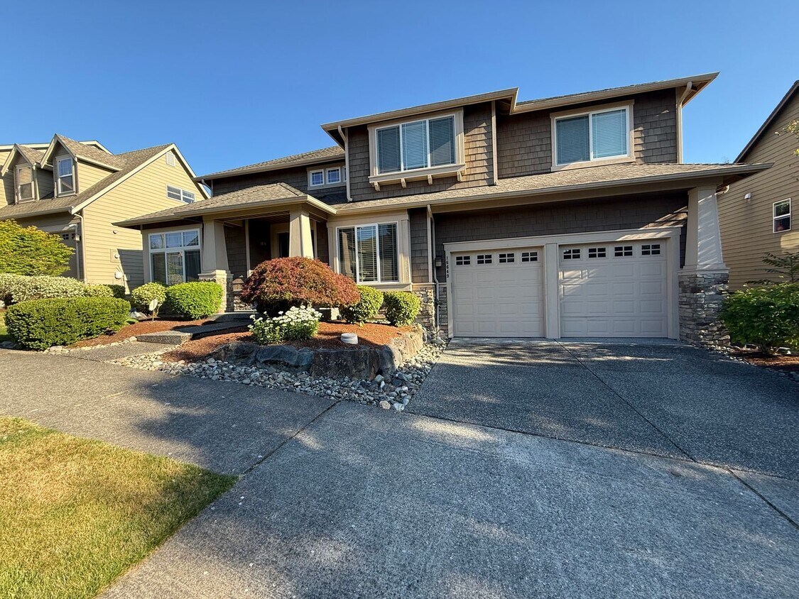 Foto principal - Modern 4BR Home in Redmond with Spacious L...