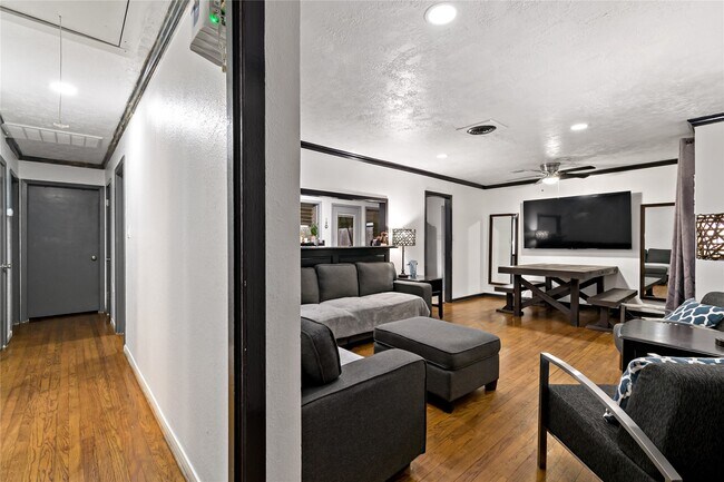 Foto del edificio - 5923 Moonmist Dr