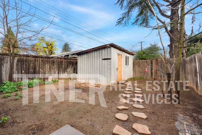 Building Photo - 2922 Walnut Ave