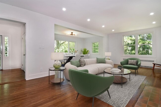 Foto del edificio - 120 Scarsdale Rd