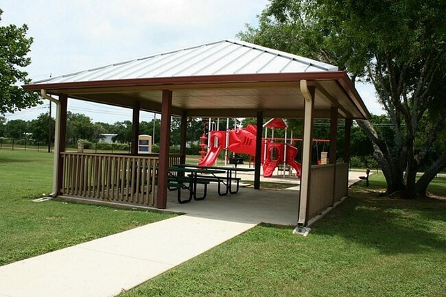 Building Photo - 2701 Zanderson Ave