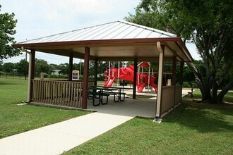 Building Photo - 2701 Zanderson Ave