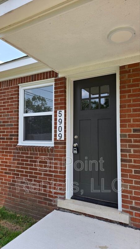 Building Photo - 5909 N Wayne Rd
