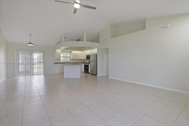 Foto del edificio - 1529 SW 15th Pl