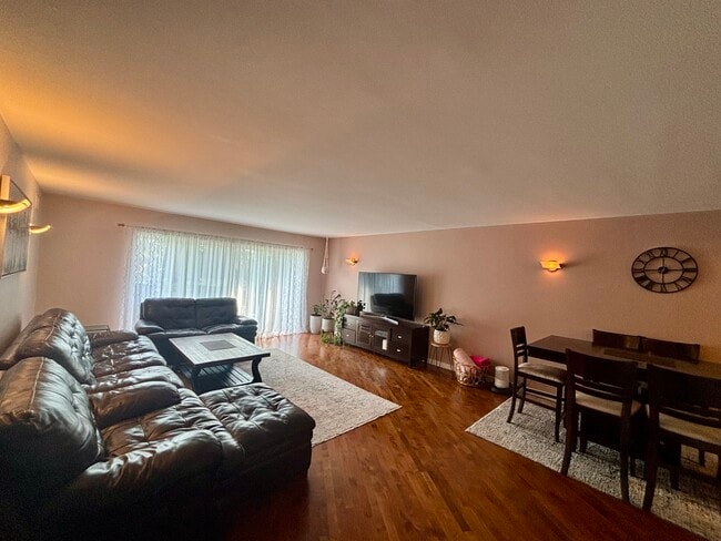 Building Photo - 5400 Carriageway Dr