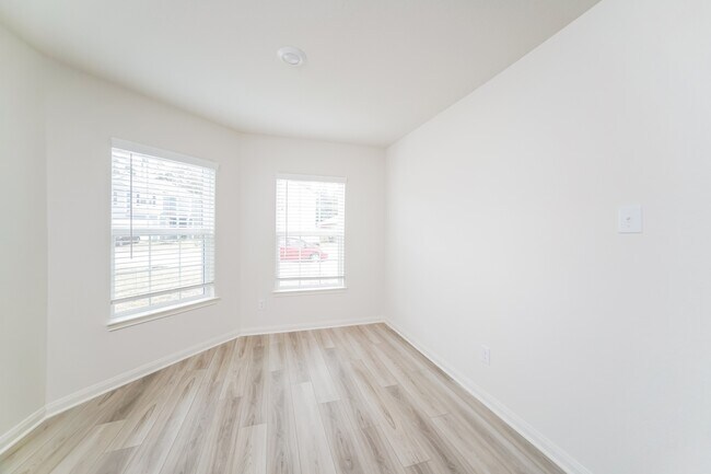 Foto del edificio - 26709 Frost Dr