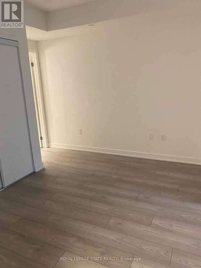 Photo du bâtiment - 110 Broadway Ave