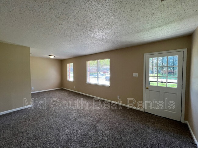 Building Photo - 3620 Suzanne Dr