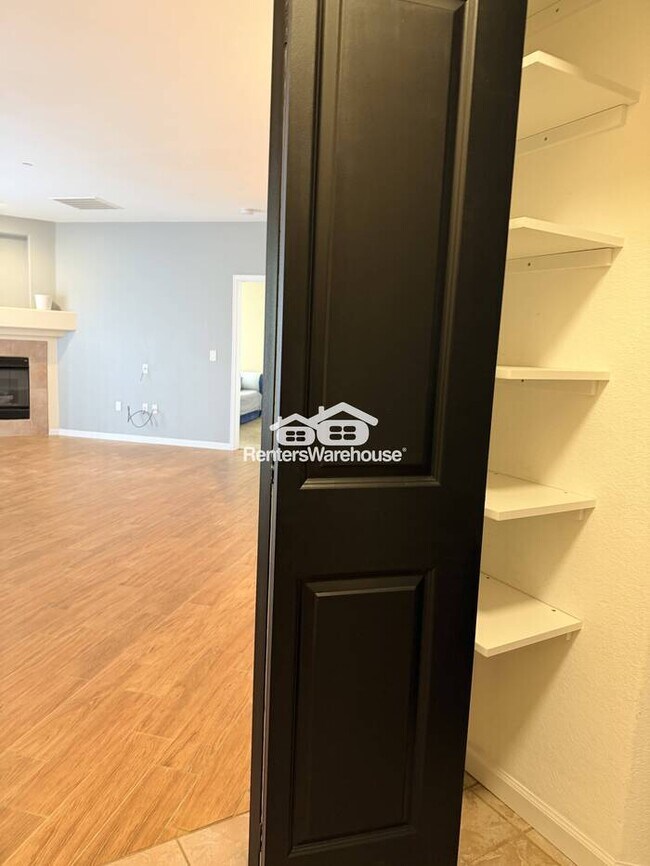 Building Photo - New Price! Updated 2/2 Condo with Amenities! Washer/Dryer FREE Carport Parking in Ken Caryl!