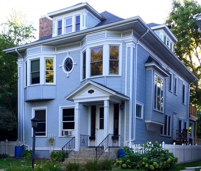 Building Photo - 2208 Girard Avenue South