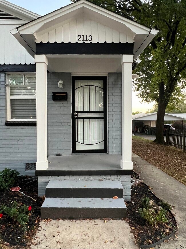 Foto del edificio - 2113 W 19th St