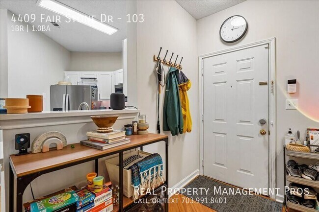 Foto del edificio - 4409 Fair Stone Dr