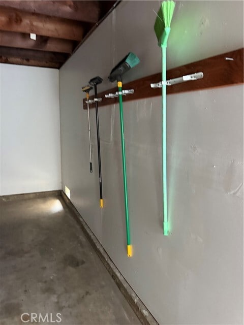 Building Photo - 1335 N Elderberry Ave