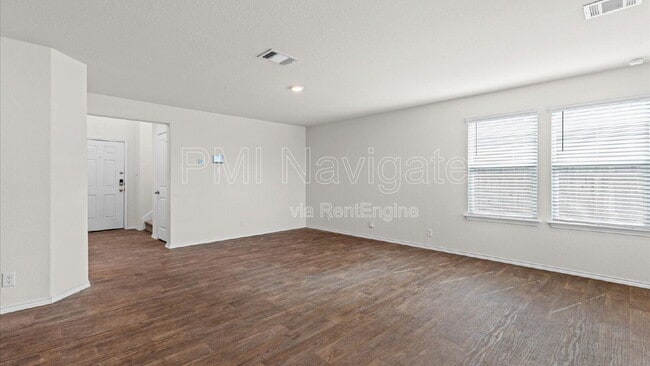 Foto del edificio - 6819 Rondo Measure