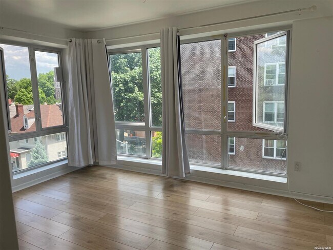 Foto del edificio - 140-75 Ash Ave