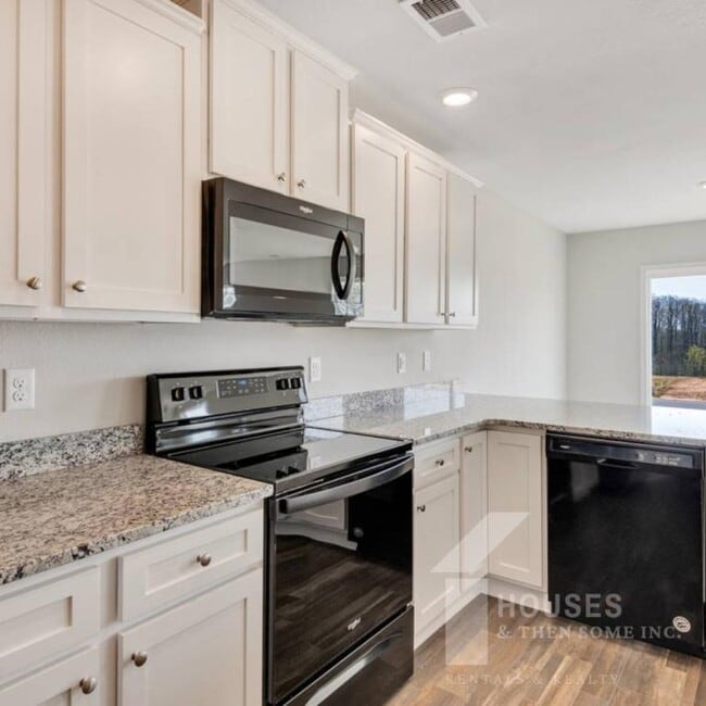 Building Photo - 3006 Wingadee Dr