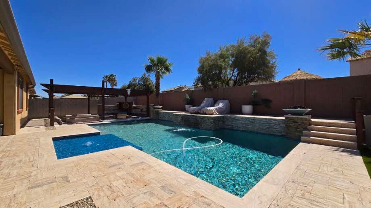 Foto principal - Must see to believe this backyard!