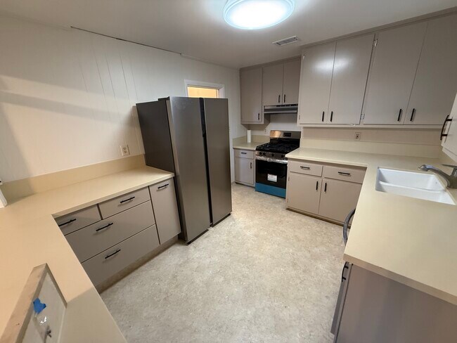 Foto del edificio - 701 Poinsettia Ave