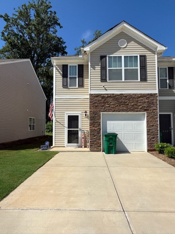 Foto principal - 1422 Bella Grace Ct