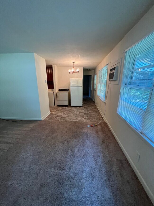 Building Photo - 116 Oates Dr