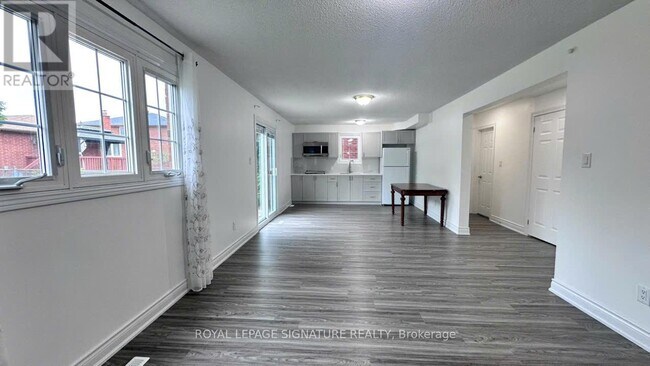 Photo du bâtiment - 3137 Sunnyhill Dr