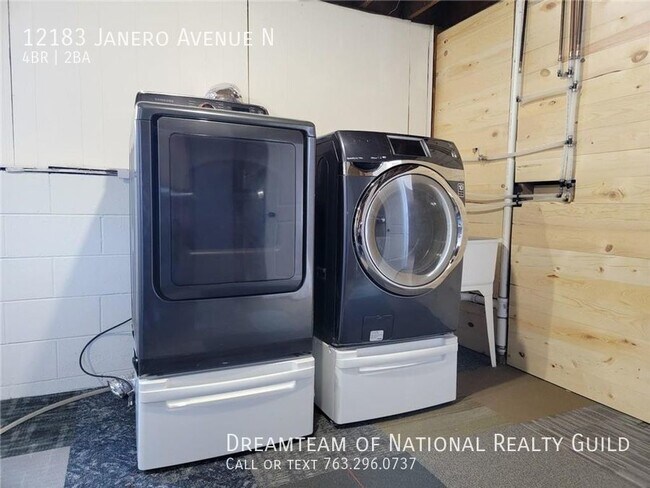 Building Photo - Pet Friendly, Single Family Home Available...