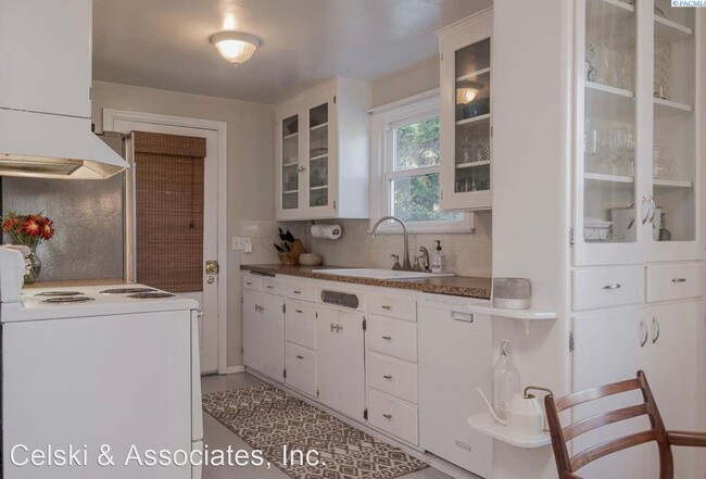 Building Photo - 3 br, 3 bath House - 102 N Palouse St