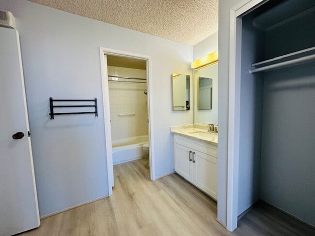 Foto del edificio - 1 Bedroom, 1 Bathroom, 1 Parking (Kukui Pl...
