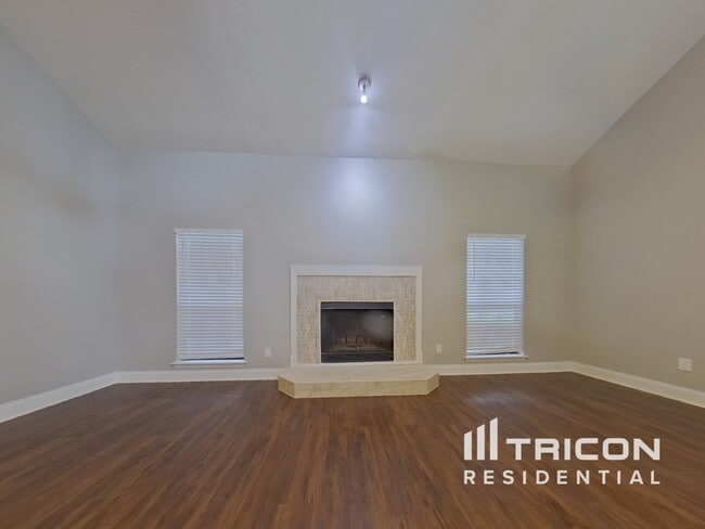 Building Photo - 702 Keeneland Pike