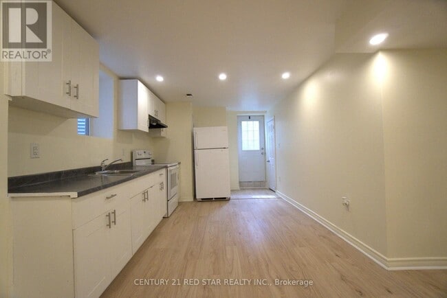 Building Photo - 521 Yates Dr