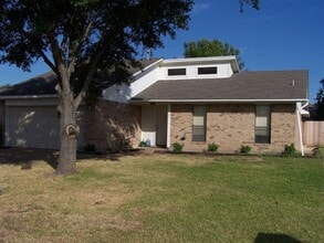 Building Photo - 407 Princeton Cir