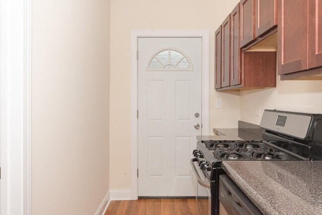 Foto del edificio - 905 W Cornelia Ave