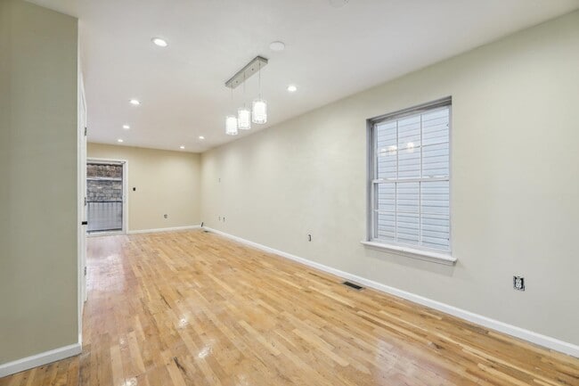 Building Photo - 135 Jefferson Ave