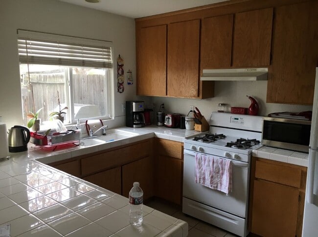 Building Photo - Great 3 Bedroom 2.5 Bath home