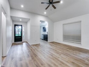 Building Photo - 333 Banyan Dr