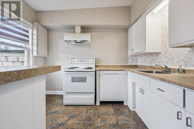 Building Photo - 209 St Andrew St W