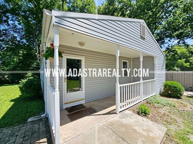 Building Photo - Spacious North Overland Park Bungalow-Available in FEBRUARY!!