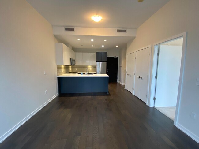 Photo du bâtiment - 7008 River Pkwy