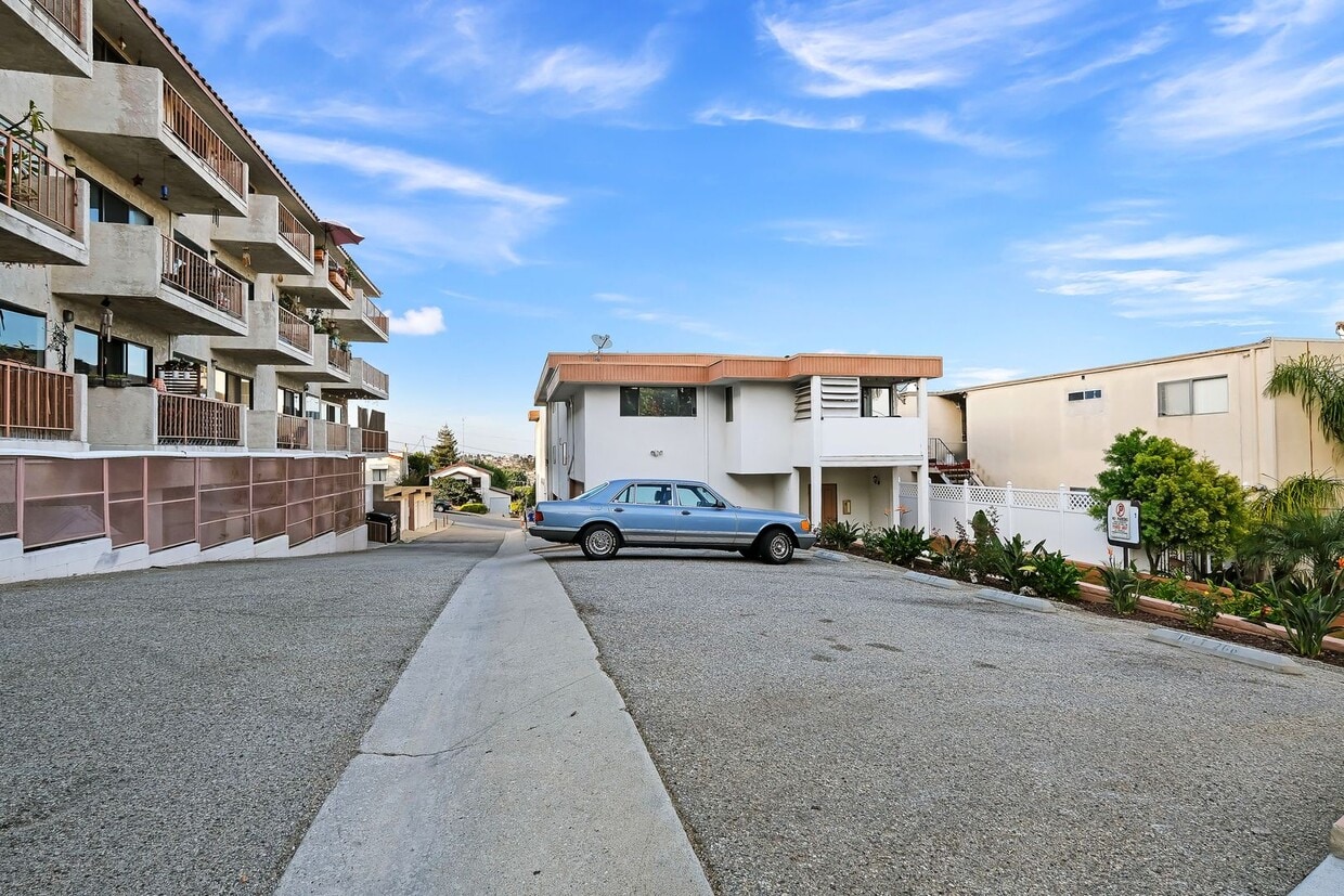 Charming 2 Bedroom | 2 Bath - Charming 2 Bedroom | 2 Bath