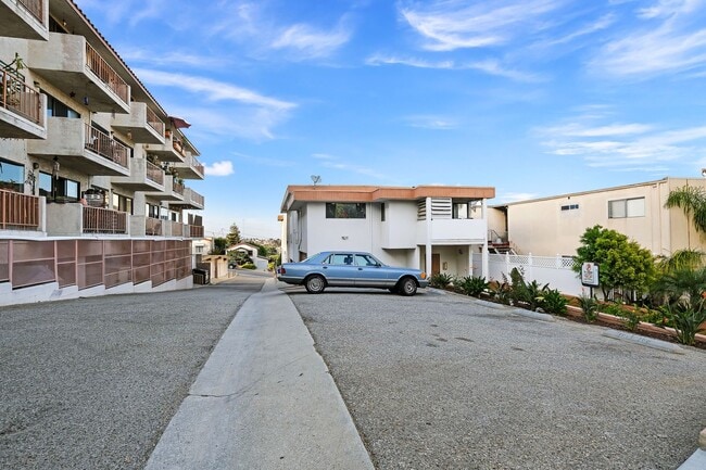 Charming 2 Bedroom | 2 Bath - Charming 2 Bedroom | 2 Bath Townhome