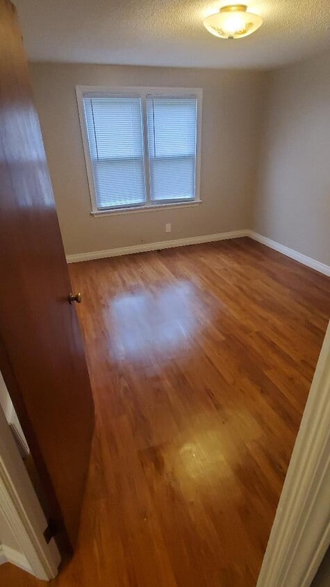 Building Photo - 125 Shoshone St