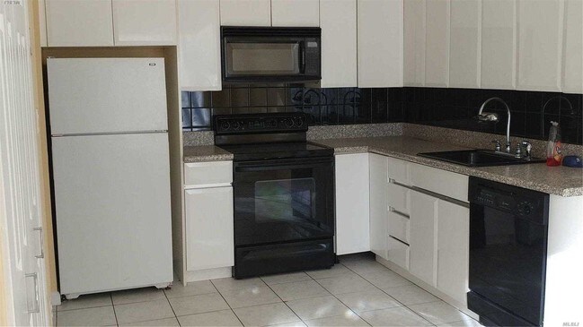 Building Photo - 216A Springmeadow Dr