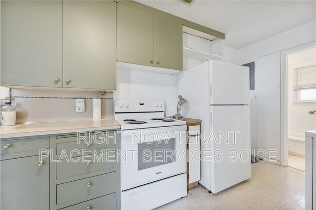 Building Photo - 2216 W Lemhi St